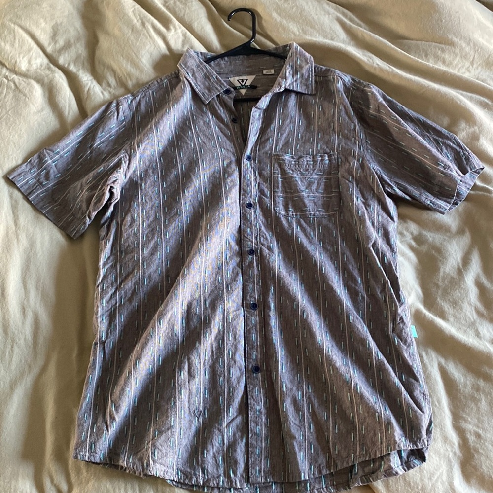 Vissla short sleeve button up shirt - Large.